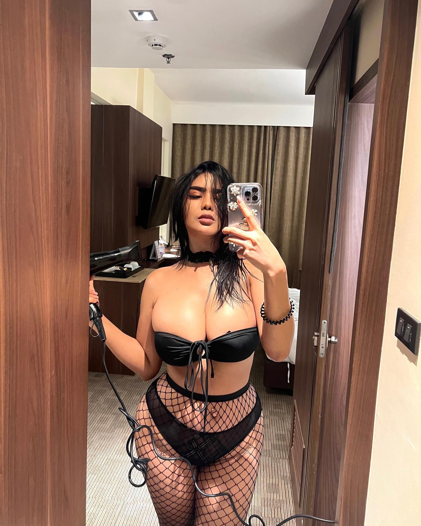 Mina - escort photo 4 in Dubai