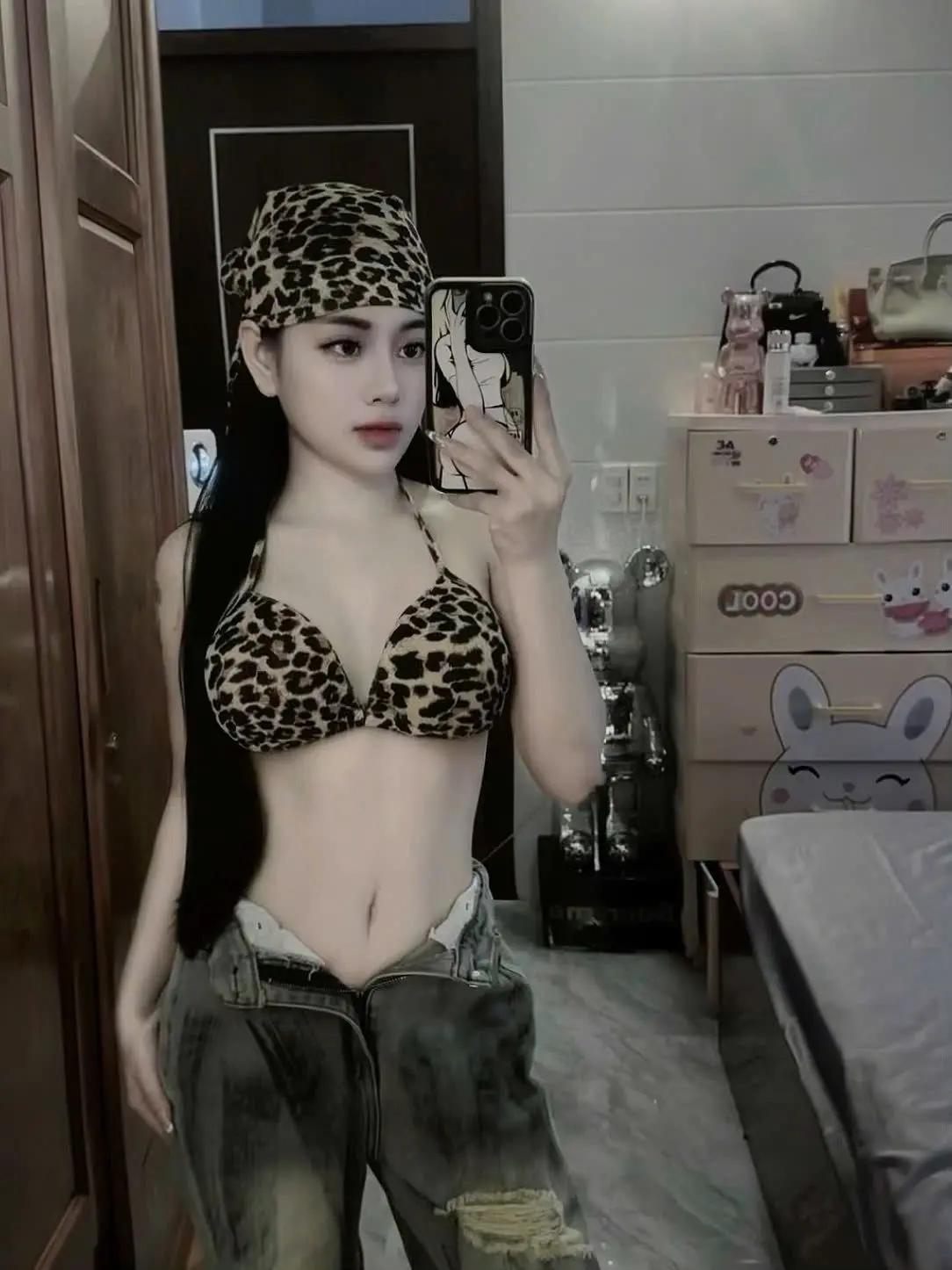 Yumie - escort photo 5 in Dubai