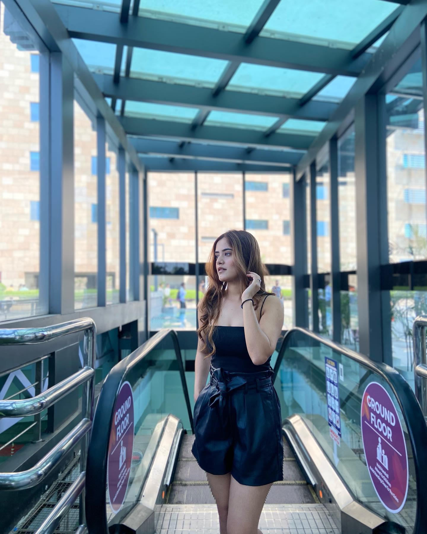 Kiara Sharma - escort photo 5 in Dubai