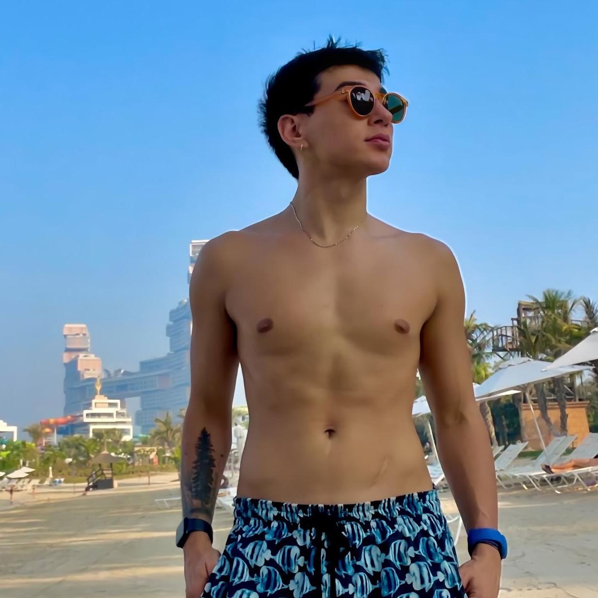 Twink Zee - photo